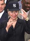 hillary_yankees.jpg (10871 bytes)